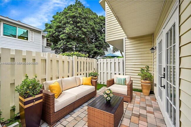 Building Photo - 2699 NE 15th St