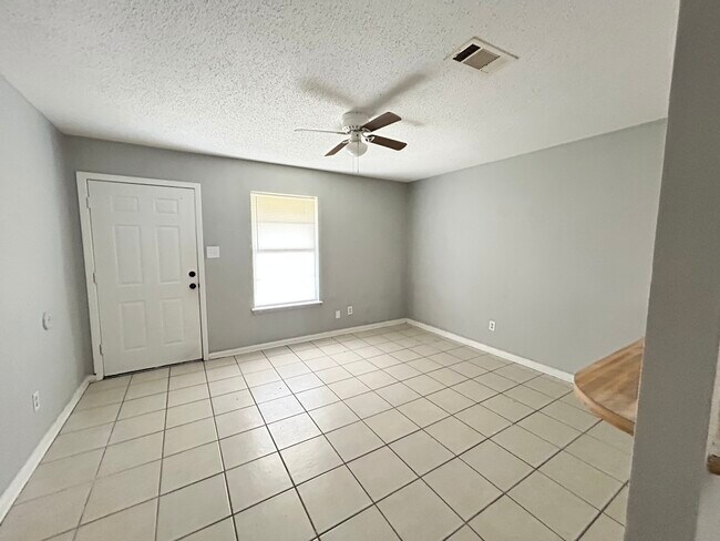 Building Photo - 2509 S Belair Dr