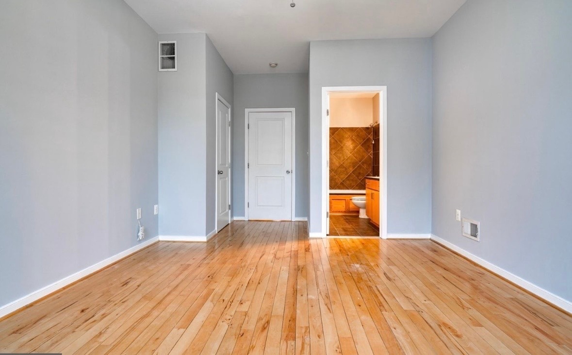 Room 2 - 214 S Regester St