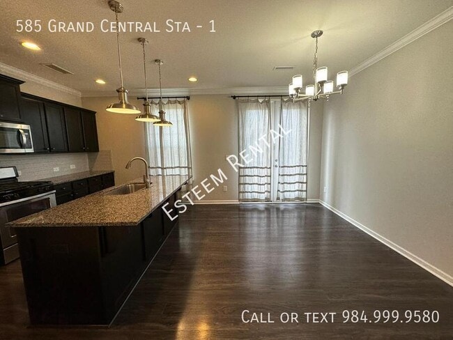 Building Photo - 585 Grand Central Sta