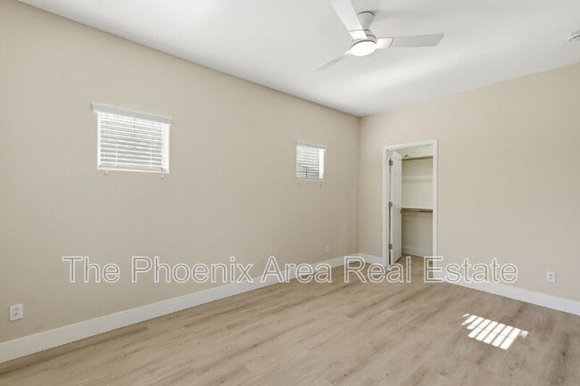 Building Photo - 554 E San Carlos Way