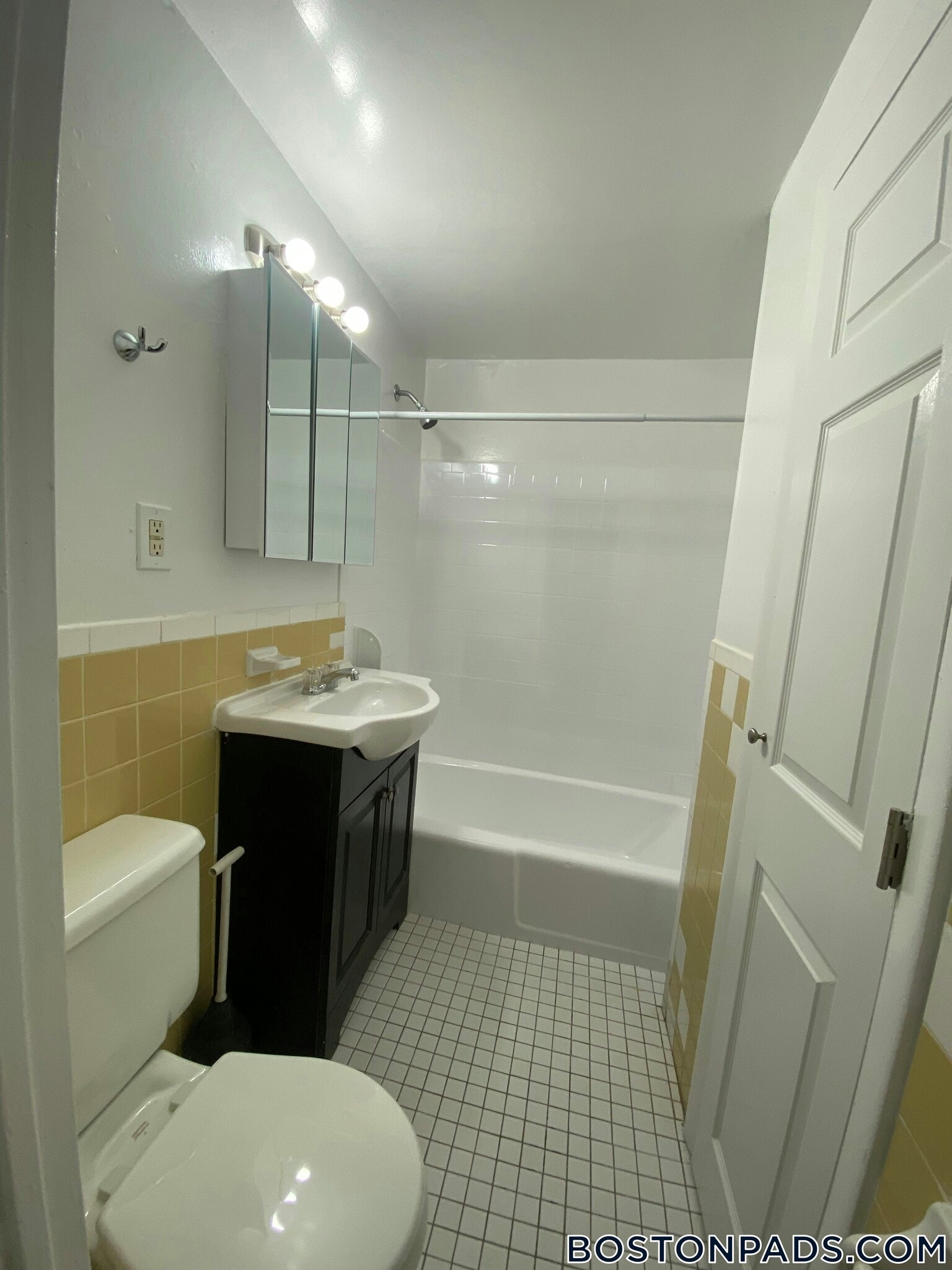 Building Photo - 28 S Huntington Ave