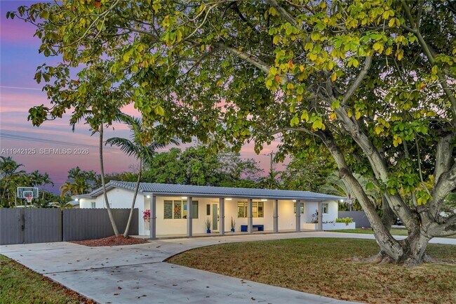 Building Photo - 8501 SW 142nd St