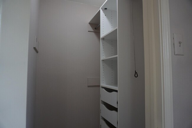 Building Photo - 8810 Crossway Dr