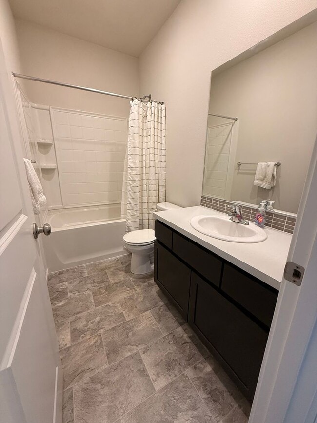 Building Photo - Newer single level 3 bed 2 bath home in NE Salem