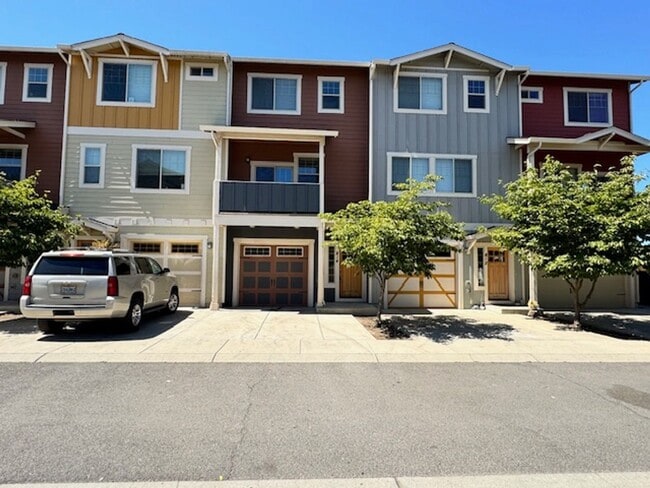 Building Photo - **SPECIAL**  FIRST MONTH FREE W/ ONE YEAR ...