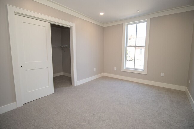 Building Photo - Sophisticated Downtown Living with Historic Charm