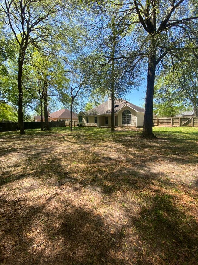 Building Photo - 1112 Panola Cir