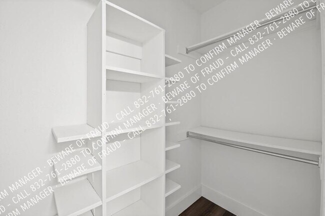 Building Photo - 9145 Drumcliffe Ln