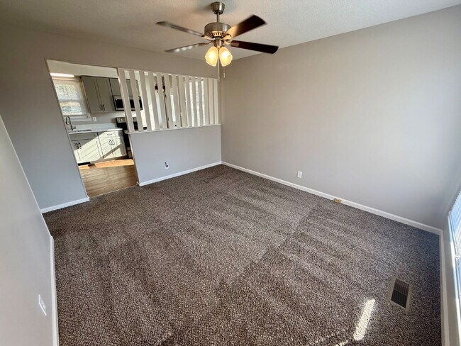 Building Photo - 1322 Shady Lawn Dr