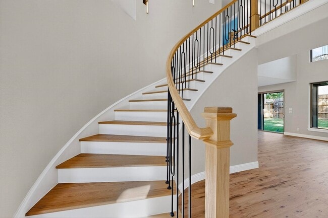 Building Photo - 1828 Highland Dr E