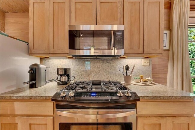 Building Photo - 2538 Parkside Dr NE