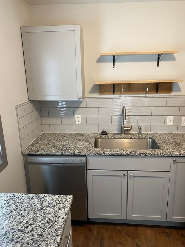 Building Photo - Fully Updated 3 Bedroom 1 Bath House for Rent