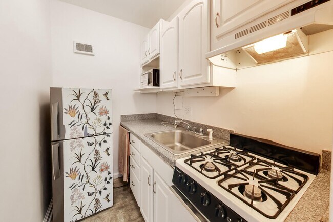 Building Photo - 1 Scott Cir NW