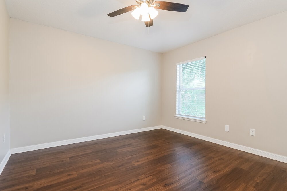 Building Photo - 13307 Tamarack Blvd