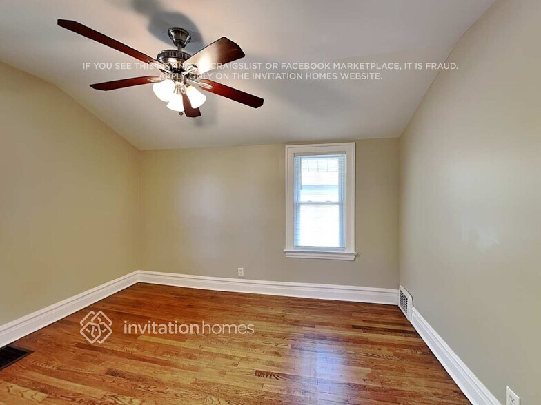 Building Photo - 862 Carpenter Ave