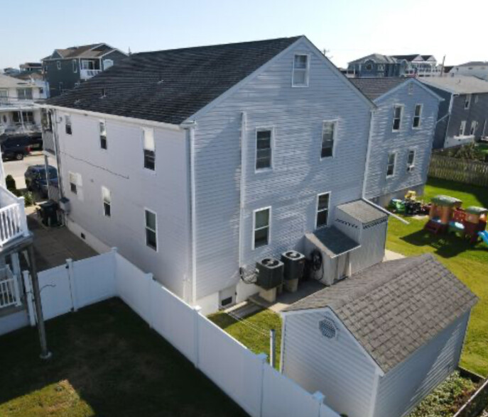 Building Photo - 112 11th St N