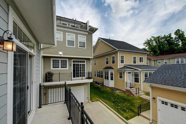 Building Photo - 124 Meridian Ln
