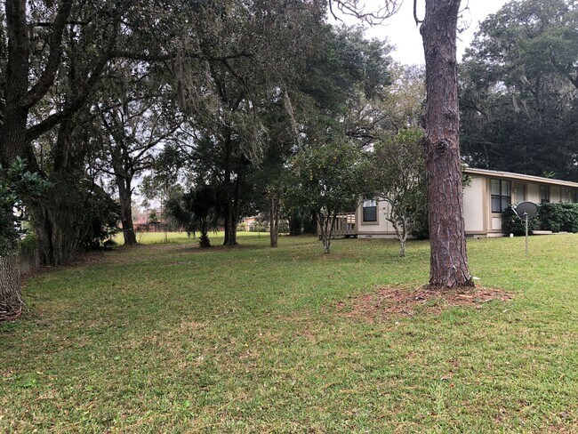 Building Photo - 217 Acorn Dr