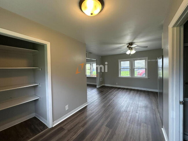 Building Photo - 5030 W Ridge Rd