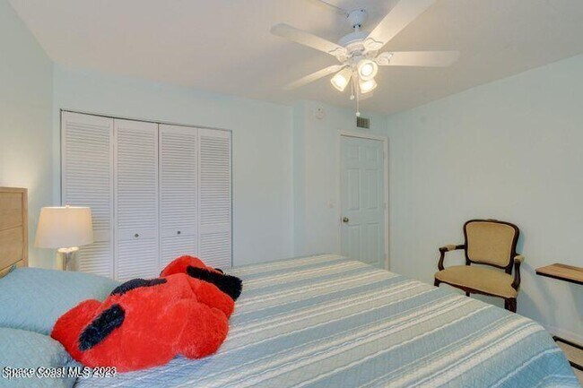Building Photo - 6124 S River Run Dr