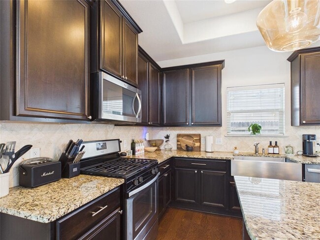 Building Photo - 9310 Tanager Way