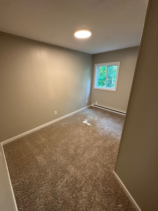 Building Photo - 66 School St