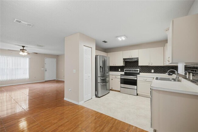 Building Photo - 14 Cedar Tree Terrace