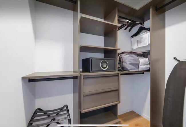 Building Photo - 398 NE 5th St