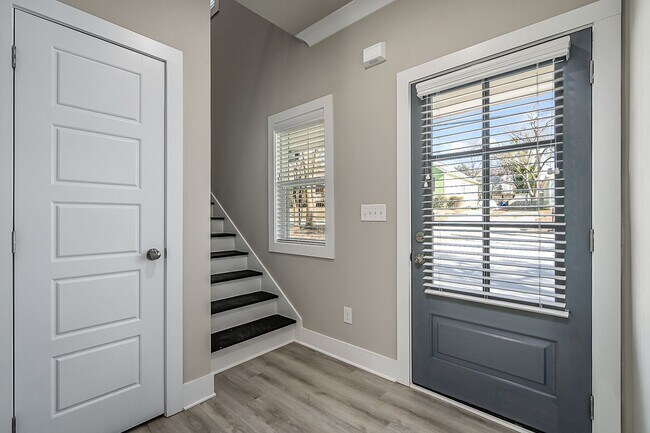 Building Photo - 216 Colima Ave