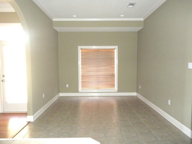 Building Photo - Shenandoah area 3BR/2BA house with dbl garage