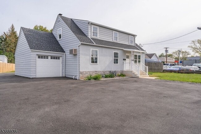 Building Photo - 2429 Vauxhall Rd