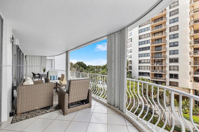 Building Photo - 10155 Collins Ave
