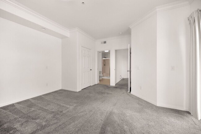 Building Photo - Gorgeous 3rd Floor Corner Unit in Summit Village Condominiums!
