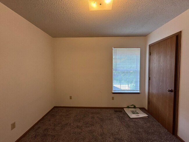 Building Photo - 3570-3572 Prescott Dr
