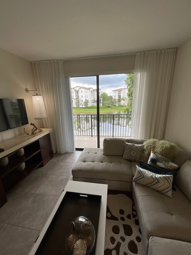 Building Photo - 10925 NW 47th Ln