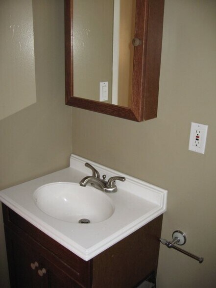 Building Photo - 2711 Bellevue Ave
