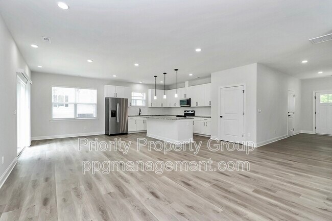 Building Photo - 6618 Riverview Dr