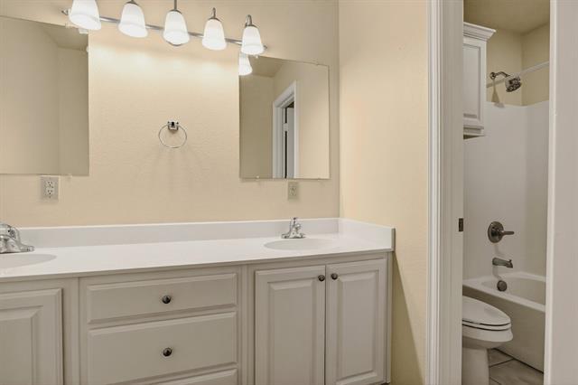 Building Photo - 1716 S Waco St