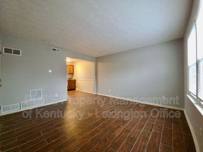 Building Photo - 305 Lake St