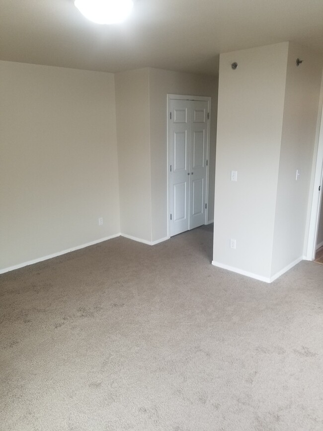 Building Photo - Great Condo near U of U! Washer/Dryer incl...