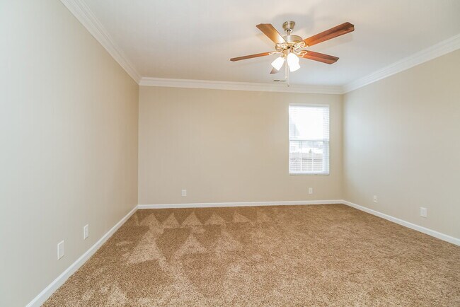 Building Photo - 1431 Westview Dr