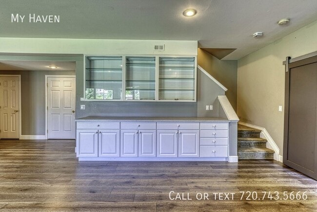 Building Photo - Stunning Heritage West home with all the b...