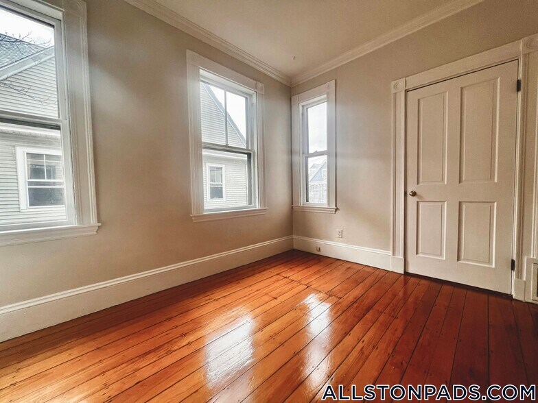 Building Photo - 78 Aldie St