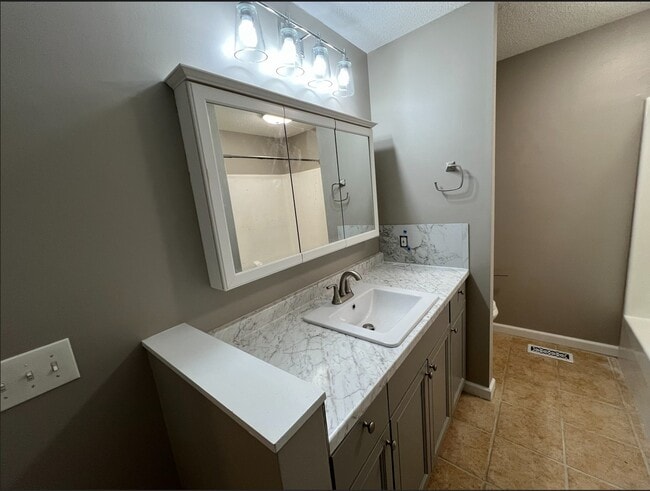 Building Photo - 2805 Big Bend Dr