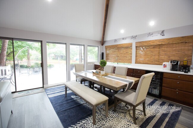 Building Photo - 3007 Willowbend Rd