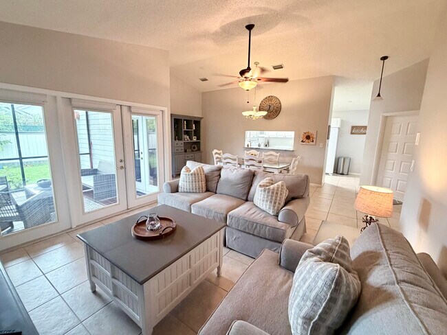 Building Photo - 2555 Bedford Mews Dr
