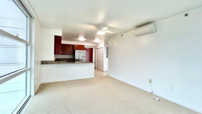 Building Photo - MOVE-IN READY 1 BED/1 BATH/1 PRKG IN 909! ...