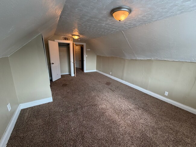 Building Photo - 1490 Indianola Ave