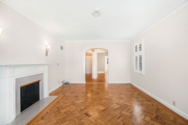 Building Photo - LAKESIDE HOUSE FOR RENT - $5,400